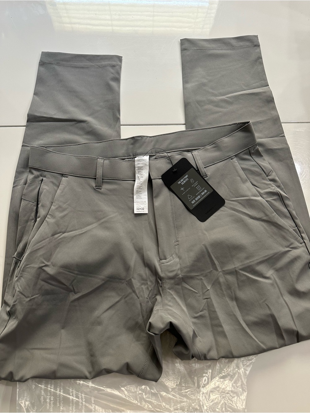 Fabletics Men's The Only Pant Slim Fit Shadow Grey Chino Golf Pants Size 32x32